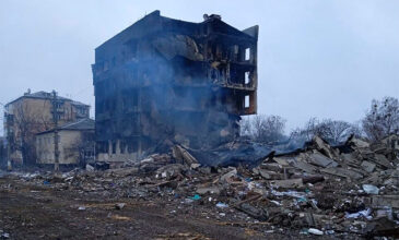 Πόλεμος στην Ουκρανία: Περικυκλωμένη από ρωσικές δυνάμεις η Μαριούπολη