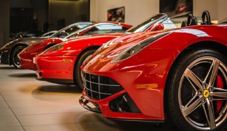 Η Ferrari αναστέλλει την παραγωγή της για τη ρωσική αγορά
