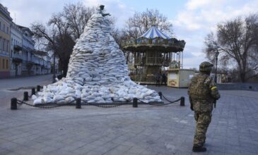 Πόλεμος στην Ουκρανία: Ρωσικές δυνάμεις περικυκλώνουν την Οδησσό – Εκατοντάδες πύραυλοι Κρουζ έπληξαν τη χώρα