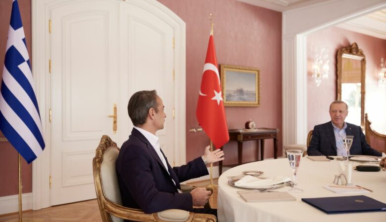 Κυριάκος Μητσοτάκης: Ενημερώνει τους πολιτικούς αρχηγούς για την συνάντηση με τον Ερντογάν
