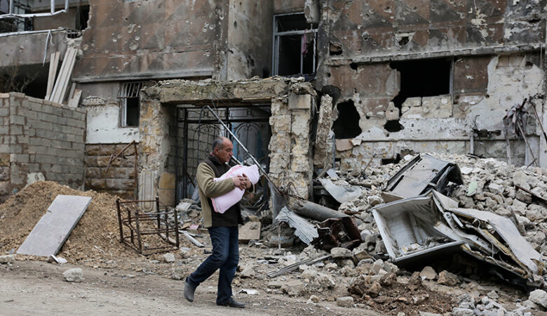Πόλεμος στην Ουκρανία: Κραυγές αγωνίας από τους αμάχους – «Μήπως μας εγκατέλειψε ο Θεός;»