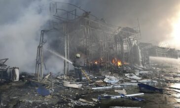 Πόλεμος στην Ουκρανία: 7 νεκροί και 34 τραυματίες από ρωσικούς βομβαρδισμούς στο Χάρκοβο