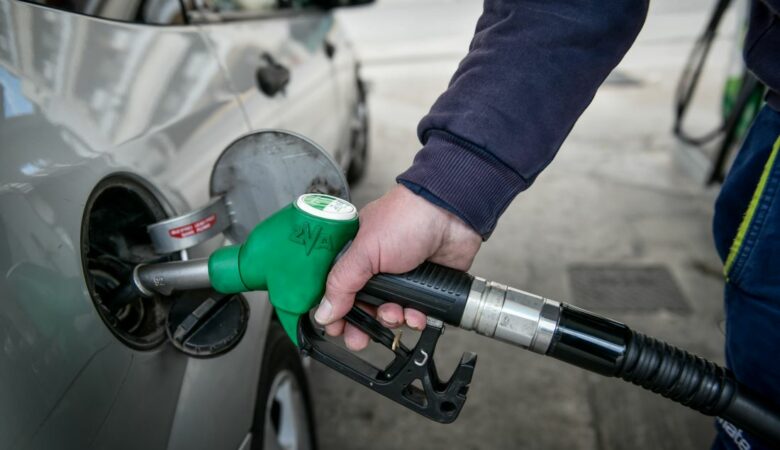 Έρχονται νέα μέτρα από την κυβέρνηση για την αντιμετώπιση των αυξήσεων στα καύσιμα