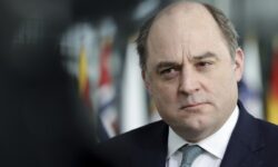 Βρετανία: Παραιτήθηκε ο υπουργός Άμυνας Μπεν Γουάλας – Έπαιξε βασικό ρόλο στην υποστήριξη της Ουκρανίας