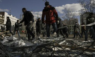 Πόλεμος στην Ουκρανία: Ανυπεράσπιστοι οι άμαχοι – 21 νεκροί από πυρά του ρωσικού πυροβολικού κοντά στο Χάρκοβο