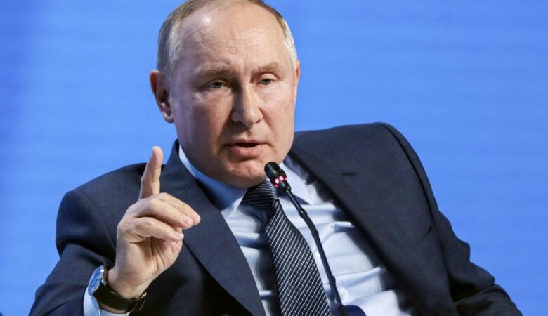 Ο Πούτιν απαιτεί να καταθέσουν τα όπλα οι Ουκρανοί για να σταλεί ανθρωπιστική βοήθεια στη Μαριούπολη