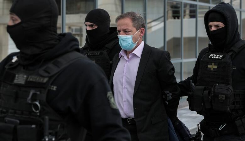 Δημήτρης Λιγνάδης: Έφτασε στο δικαστήριο ο κατηγορούμενος – Δείτε εικόνες