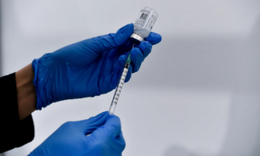 Έρευνα: Πόσο αποτελεσματική είναι η 4η δόση εμβολίου mRNA έναντι στην Όμικρον