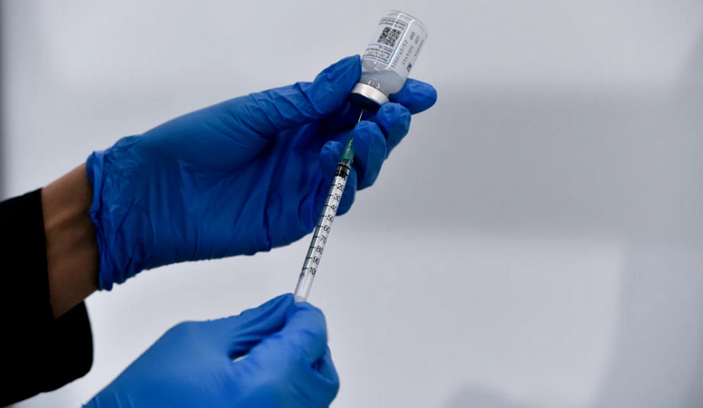 Έρευνα: Πόσο αποτελεσματική είναι η 4η δόση εμβολίου mRNA έναντι στην Όμικρον