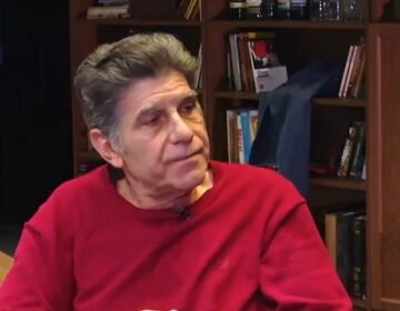 Γιάννης Μπέζος: Έρχονται να μας δουν γιατί δεν είμαστε κανονικοί, αλλιώς θα έβλεπαν τους έξω και δωρεάν