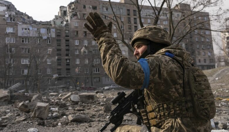Πόλεμος στην Ουκρανία: Μαίνονται οι μάχες στη μαρτυρική Μαριούπολη – Καταστράφηκε σταθμός τρένου κοντά στο Ντνίπρο