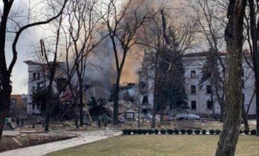 Πόλεμος στην Ουκρανία: Εκατόμβη νεκρών αμάχων στο βομβαρδισμένο θέατρο στη Μαριούπολη