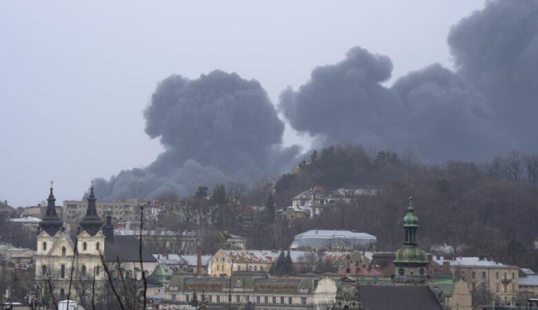 Ουκρανία: Δύο σταθμοί αποθήκευσης σιτηρών βομβαρδίζονται στη Μικολάιφ