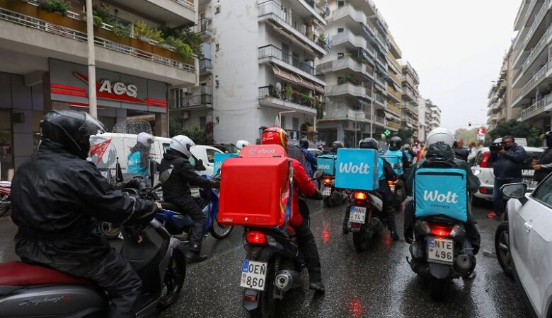 Διανομείς: Οι ψηφιακές πλατφόρμες θα καλύπτουν τα έξοδα για κράνη και συντήρηση των οχημάτων τους