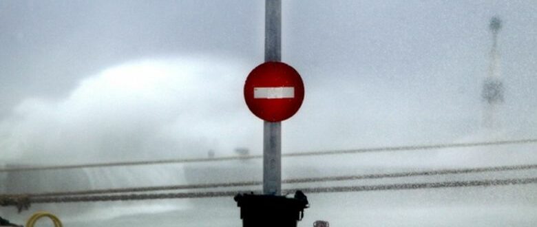 Σε ισχύ απαγορευτικό απόπλου για ορισμένα δρομολόγια λόγω ισχυρών ανέμων