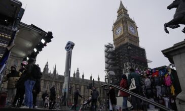 Βρετανία: Σε χαμηλό σχεδόν 50 ετών η ανεργία