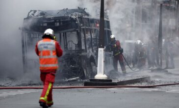 Γαλλία: Αναστάτωση στο Παρίσι από φωτιά σε λεωφορείο