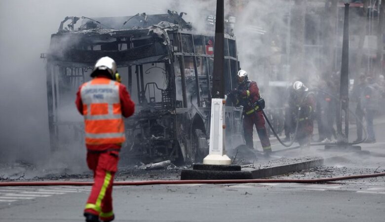 Γαλλία: Αναστάτωση στο Παρίσι από φωτιά σε λεωφορείο