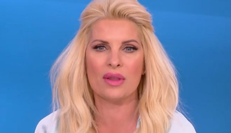 Ελένη Μενεγάκη: «Όχι μόνο σφίγγεται η ψυχή μας, μαυρίζουμε σαν άνθρωποι»