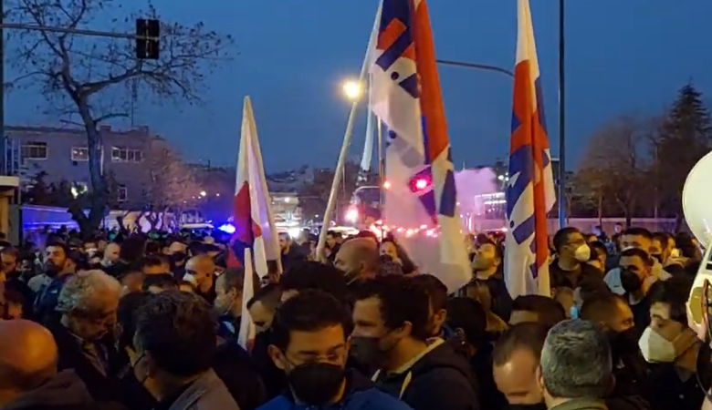Έκλεισε η Κατεχάκη από διαμαρτυρία του ΠΑΜΕ για τη σύλληψη στελεχών του ΚΚΕ στη Θεσσαλονίκη