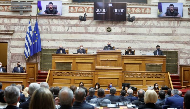 Ζελένσκι στη Βουλή: «Ελευθερία ή θάνατος λέμε και εμείς σήμερα» – «Ισχυροί δεσμοί Ελλάδας και Ουκρανίας»
