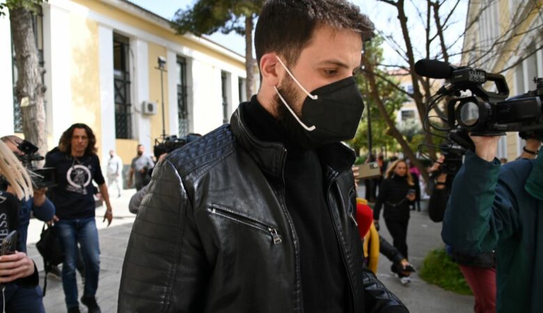 Μάνος Δασκαλάκης: Ολοκλήρωσε την κατάθεσή του στην ανακρίτρια μετά από 3 ώρες – Δείτε εικόνες του news