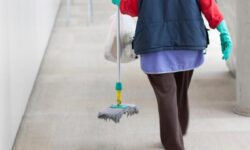 Δικαίωση για τις καθαρίστριες σχολείων με σύμβαση ορισμένου χρόνου από το Ευρωπαϊκό Δικαστήριο