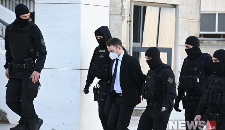 Μπάμπης Αναγνωστόπουλος: Δήλωσε «έγγαμος και χήρος» – Διακοπή στη δίκη για τις 12 Απριλίου