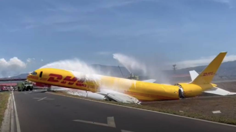 Κόστα Ρίκα: Αεροσκάφος «κόπηκε στα δύο» σε αναγκαστική προσγείωση – Δείτε το βίντεο