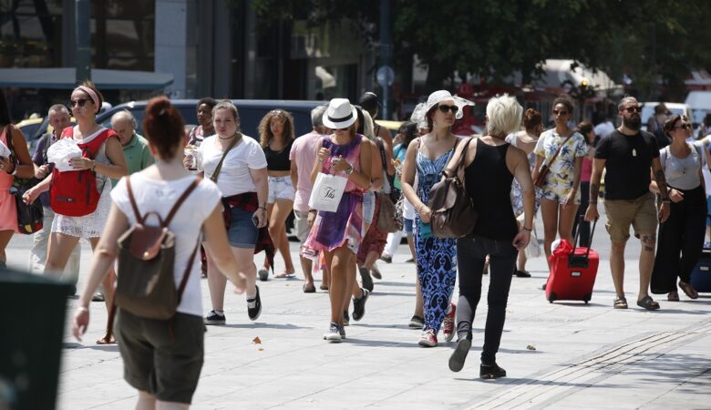 Κορονοϊός: Έρχεται καλοκαίρι χωρίς μέτρα μετά από 2 χρόνια – Τι θα ισχύει από την 1η Μαΐου
