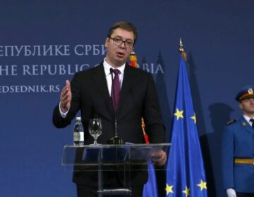 Δημοτικές εκλογές στη Σερβία: Ο πρόεδρος Αλεξάνταρ Βούτσιτς ανακοίνωσε νίκη του κόμματός του