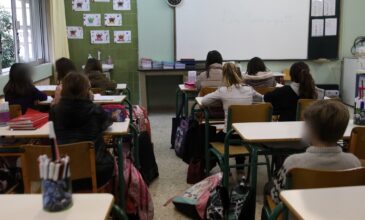 Κορονοϊός: Πώς θα επιστρέψουν μετά το Πάσχα οι μαθητές στα σχολεία – Τι θα γίνει με τις μάσκες