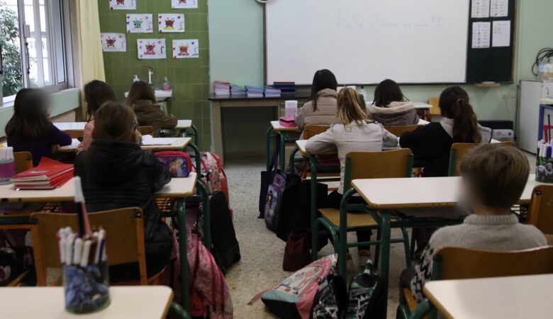 Κορονοϊός: Πώς θα λειτουργήσουν τα σχολεία από την Τρίτη – Τι θα ισχύει με τις μάσκες στους μαθητές