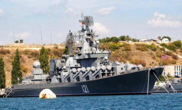 Ουκρανία: Εκκενώθηκε η ναυαρχίδα του ρωσικού στόλου της Μαύρης Θάλασσας – «Έχει υποστεί σοβαρή ζημιά»