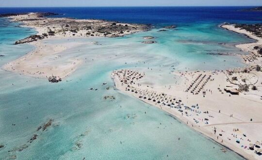Οι Ελβετοί προτιμούν Κρήτη, Νάξο και Ίο για τις καλύτερες παραλίες