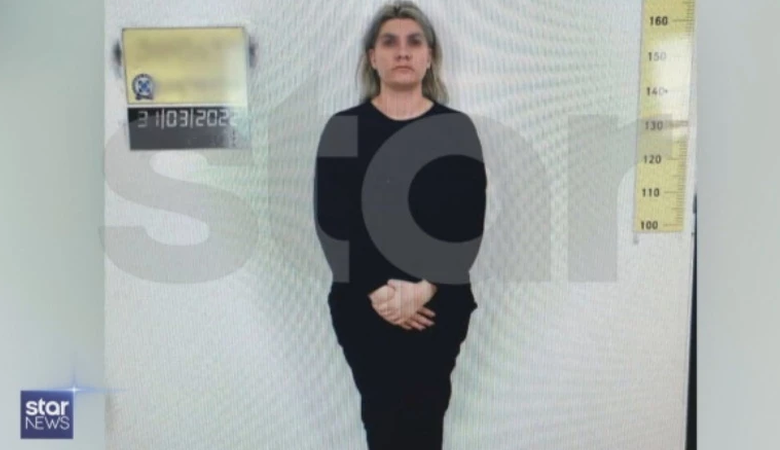 Ρούλα Πισπιρίγκου: Οι πρώτες φωτογραφίες στη ΓΑΔΑ μετά τη σύλληψή της – Ντυμένη στα μαύρα