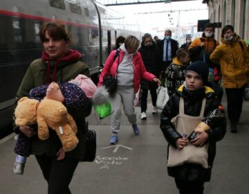 Περίπου 4,3 εκατομμύρια Ουκρανοί ζουν στην ΕΕ υπό καθεστώς προσωρινής προστασίας