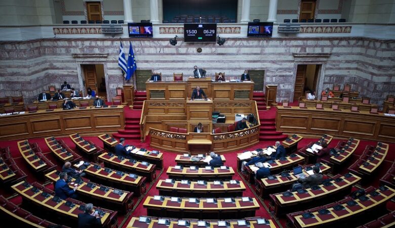 Βουλή: Υπερψηφίστηκε με ευρεία πλειοψηφία η τροπολογία για την αντιμετώπιση αισχροκέρδειας