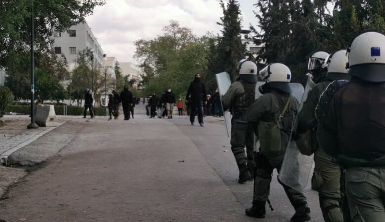 Θεσσαλονίκη: Επεισόδια στο ΑΠΘ – Επίθεση από αντιεξουσιαστές προς τις αστυνομικές δυνάμεις
