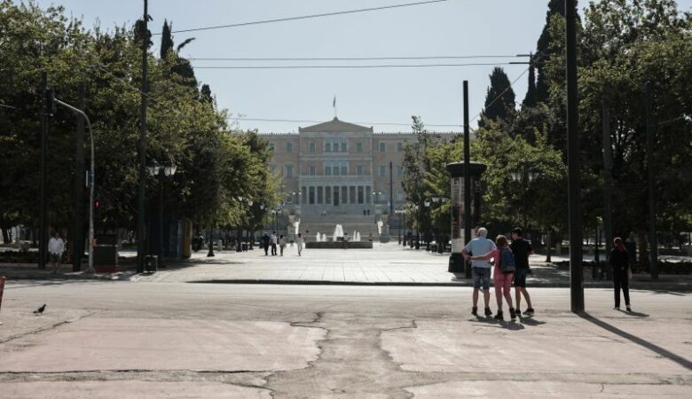 Πάσχα 2022: Ερήμωσε η Αθήνα μετά την μεγάλη έξοδο των Αθηναίων – Δείτε φωτογραφίες