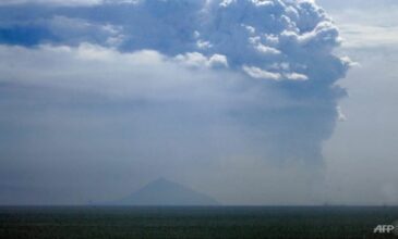 Ινδονησία: Εξερράγη το ηφαίστειο Ανάκ Κρακατόα – Δείτε το βίντεο