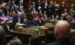 Βρετανία: Βουλευτής των Τόρις έβλεπε τσόντα στην αίθουσα συνεδριασεων της Βουλής