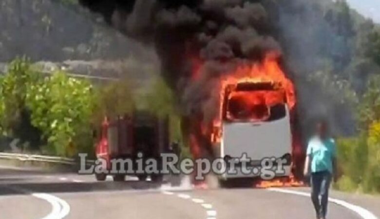 Λαμία: Πανικός από φωτιά σε λεωφορείο με προσκόπους