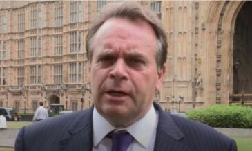 Βρετανία: Παραιτήθηκε ο βουλευτής των Συντηρητικών που έβλεπε πορνό