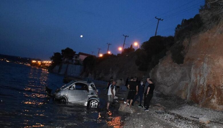 Σοκαριστικό τροχαίο στη Σαλαμίνα – Αυτοκίνητο έπεσε από ύψος 20 μέτρων στη θάλασσα