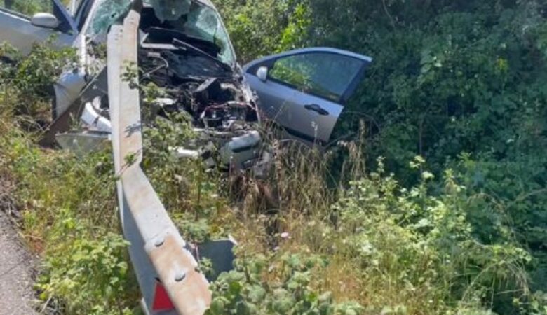 Σοκαριστικό δυστύχημα στην Αμφιλοχία – Προστατευτική μπάρα διαπέρασε αυτοκίνητο