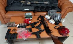 Συνελήφθη 29χρονος με μίνι οπλοστάσιο στην Παιανία
