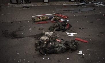 Πόλεμος στην Ουκρανία: Φρίκη από Ουκρανούς που σχημάτισαν το Ζ με πτώματα Ρώσων στρατιωτών