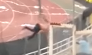 Βίντεο που σοκάρει από το ΟΑΚΑ: «Βουτιά» οπαδού της ΑΕΚ με το κεφάλι στην τάφρο