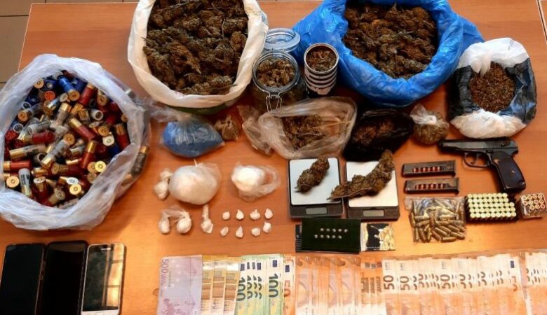 Ηράκλειο: Σύλληψη τριών ατόμων για κοκαΐνη, κάνναβη, όπλα και σφαίρες